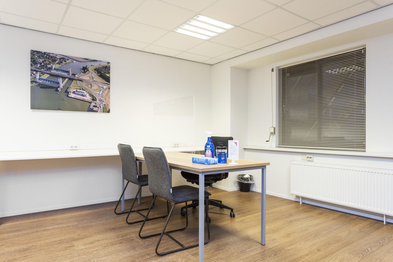 Capelle aan den IJssel Klantafspraak Meeting rooms Witte behandelkamer image 1