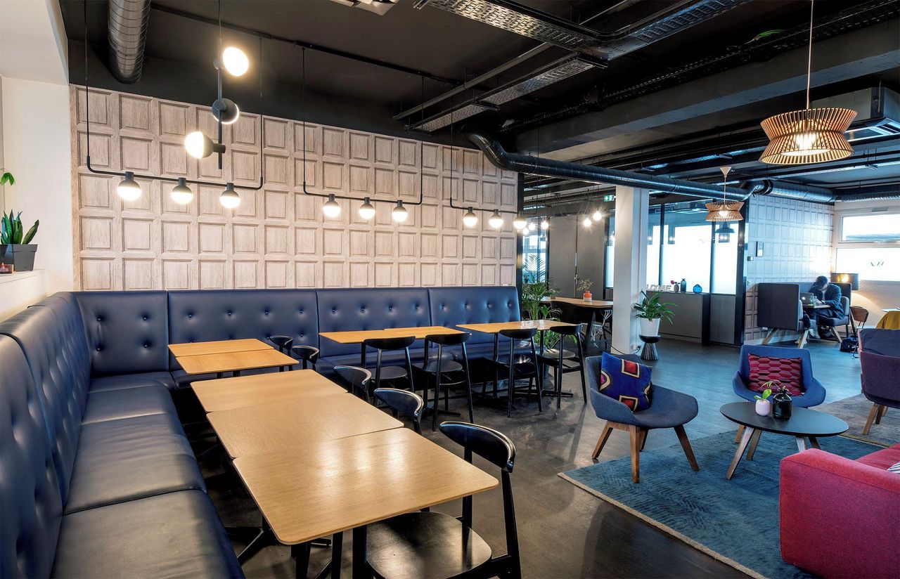 Paris training rooms Konferenzzentrum Clichy Board Room, Garten & Lounge image 8