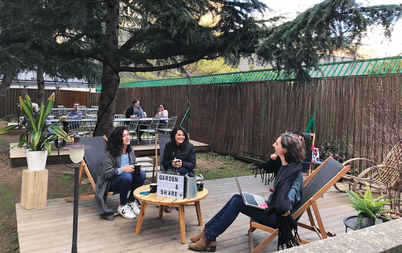 Paris training rooms Conference Center Clichy Board Room, garden and lounge image 48