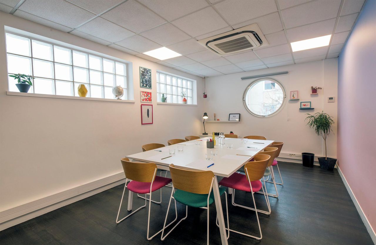 Paris training rooms Coworking Space Clichy Meeting Room image 16