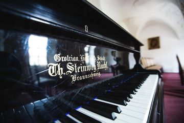 Dresden corporate event spaces Auditorium Location Schloss Röhrsdorf image 1