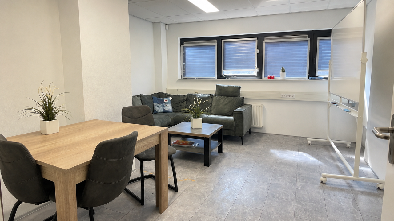 Almere  Werkruimte Kleine vergaderruimte image 2