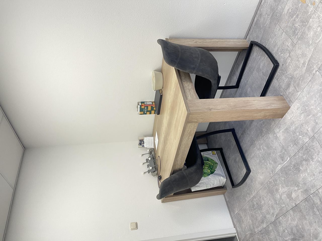 Almere  Workspace Kleine vergaderruimte image 2