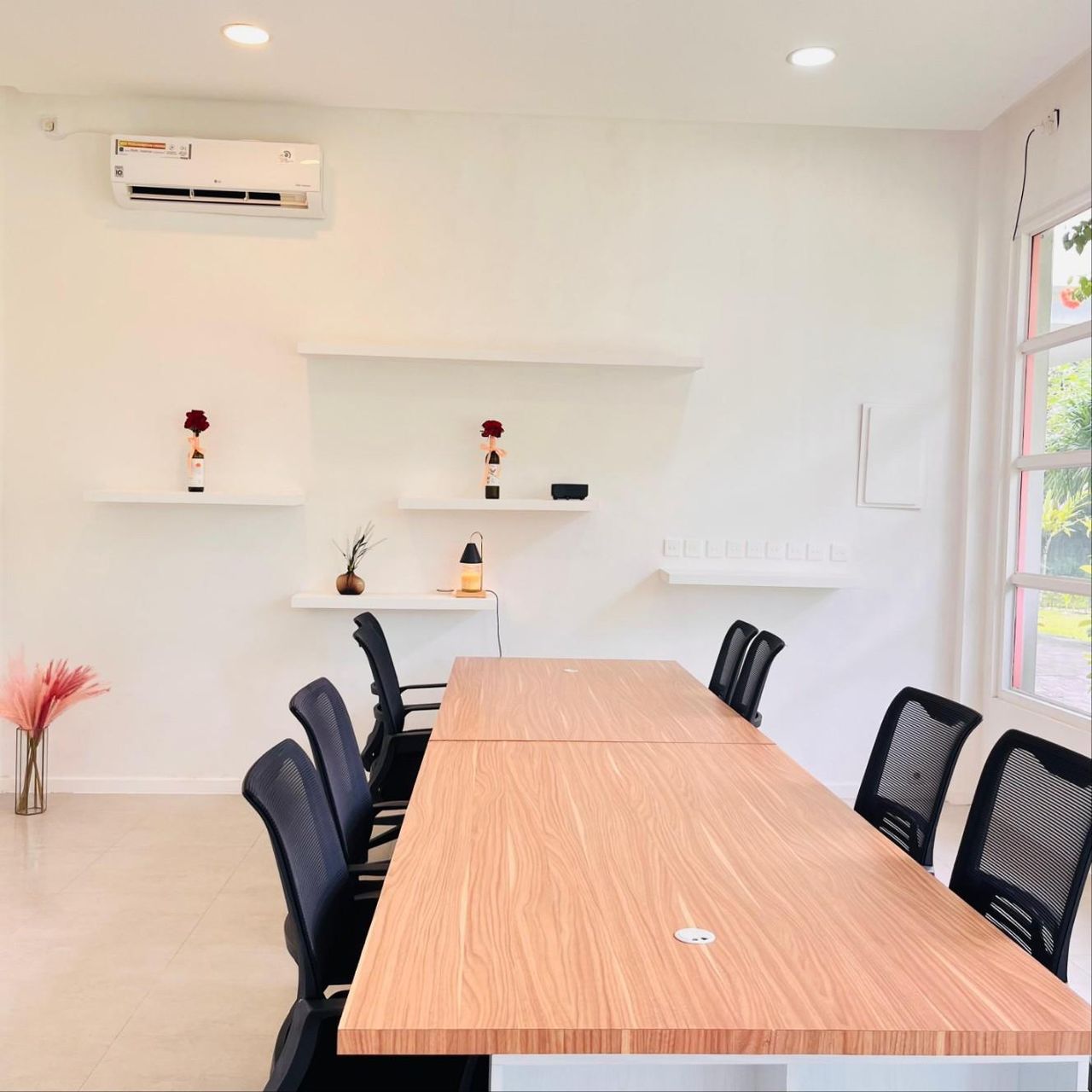 Rest of the World  Workshop space Meeting Room image 2