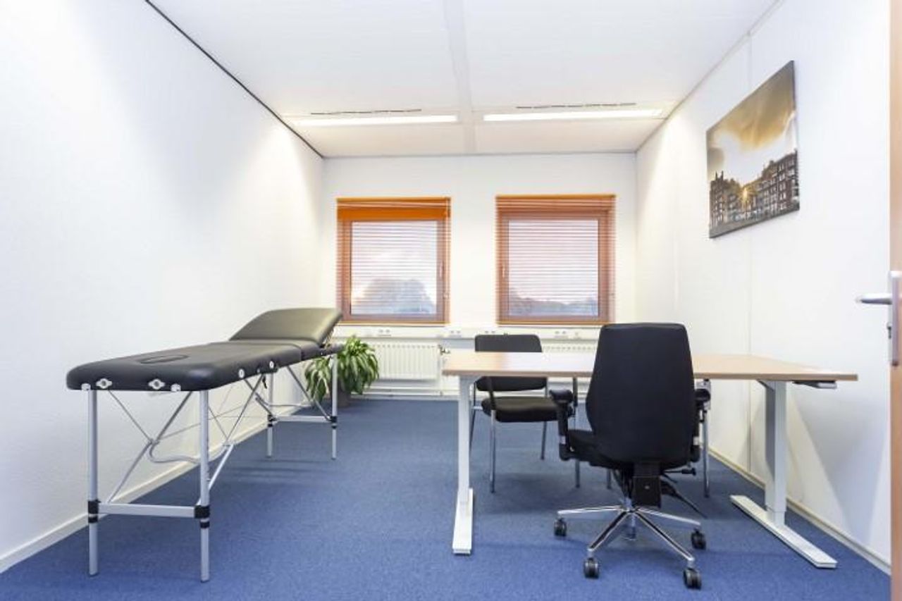 Lelystad Klantafspraak Consulting Room Blauwe coachkamer image 1