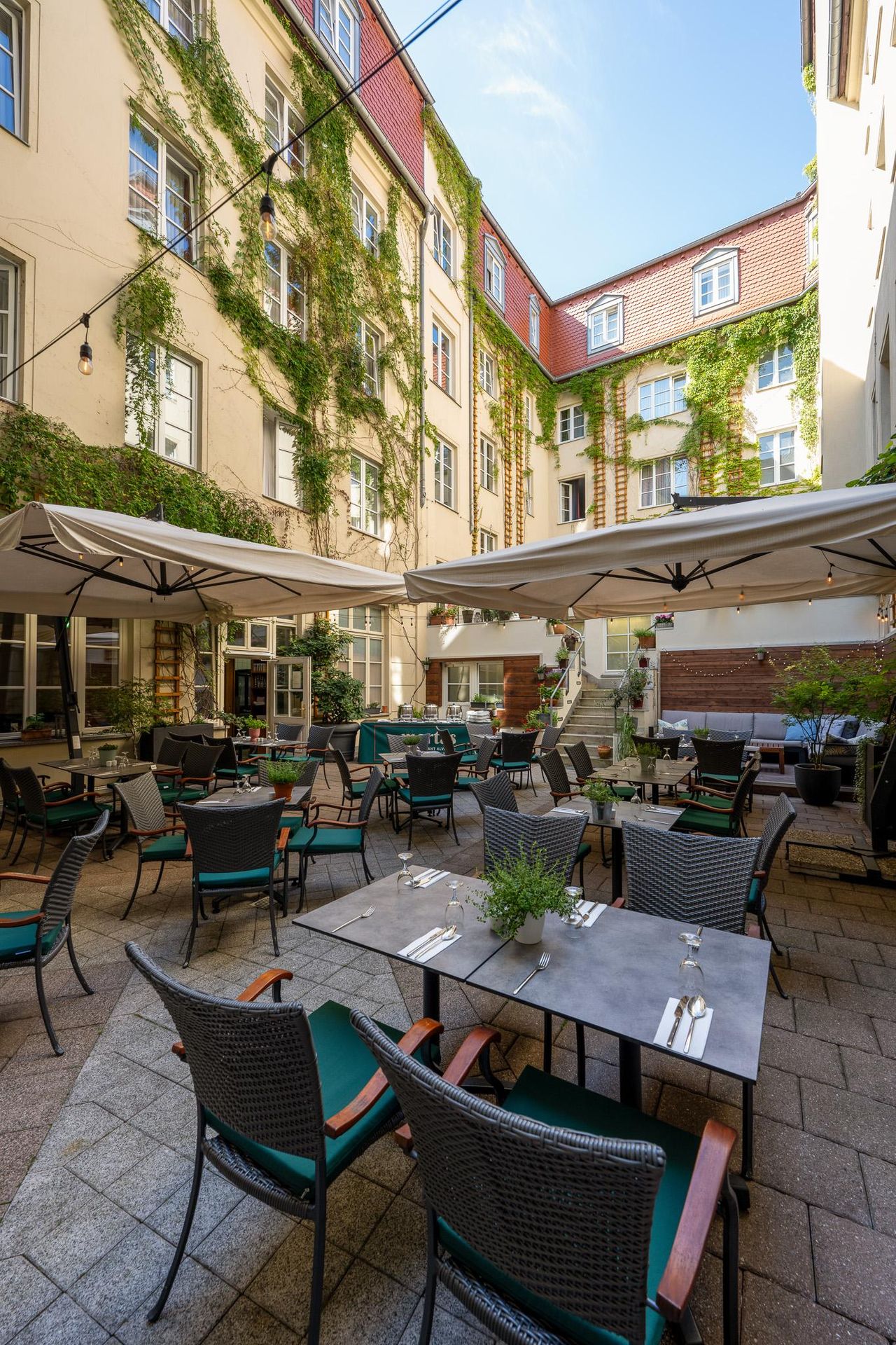 Berlin Christmas Party Restaurant Hofgarten des Restaurant ALvis image 2