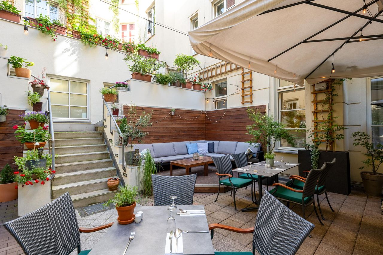 Berlin Christmas Party Restaurant Hofgarten des Restaurant ALvis image 3