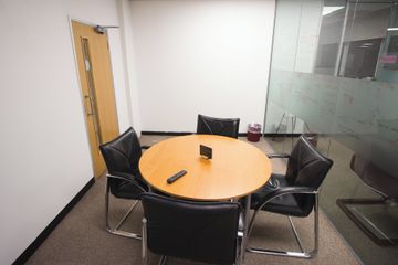 London conference rooms Meeting room Cowork Hub Notting Hill image 2