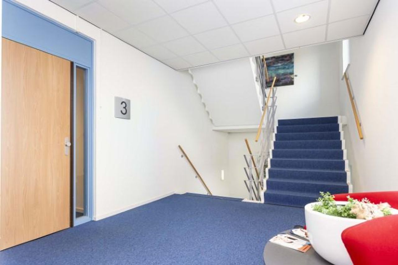 Lelystad Klantafspraak Consulting Room Blauwe behandelkamer image 4