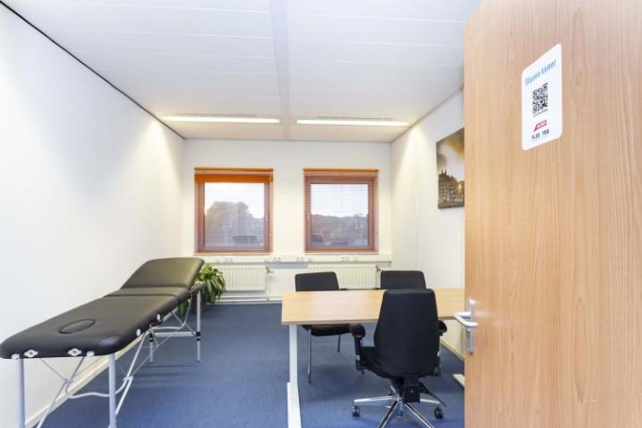 Lelystad Klantafspraak Consulting Room Blauwe behandelkamer image 1