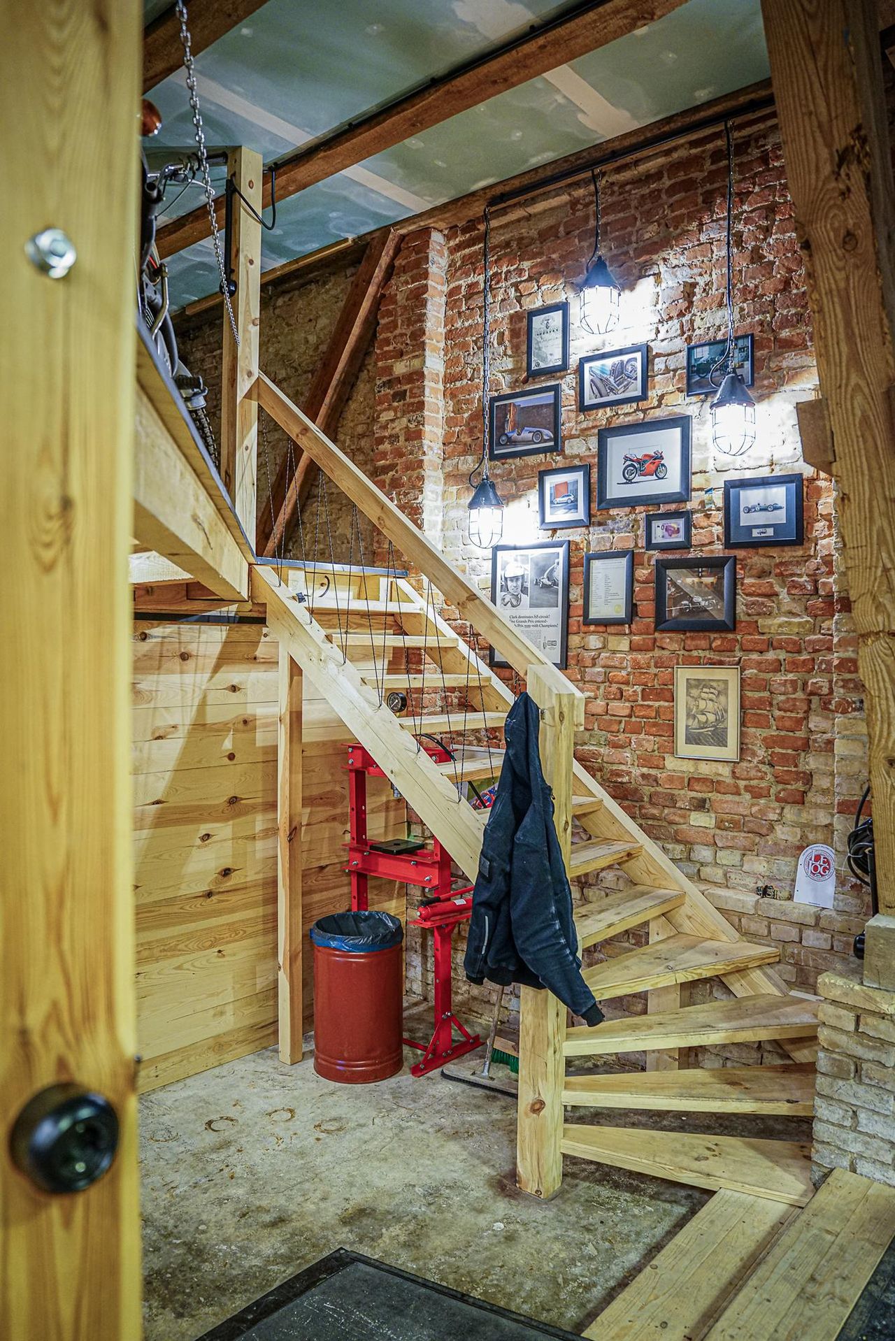 Rest of the World  Fotostudio WOS Garage image 0