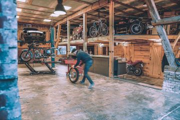 Rest of the World Fotostudio WOS Garage image 1