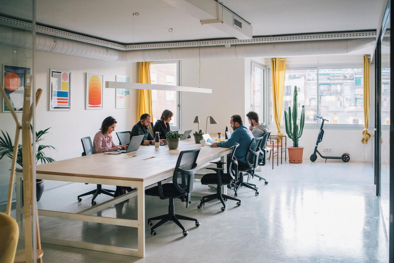 Barcelona training rooms Coworking Space Fix Desk image 17