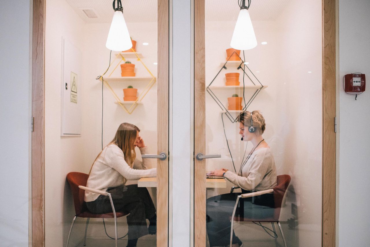 Barcelona training rooms Coworking Space Fix Desk image 21