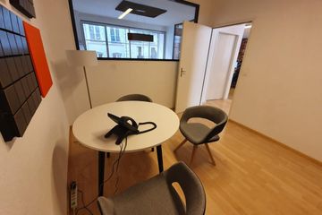 Rest of the World Mobiles Arbeiten  Petite salle de réunion en plein centre image 1