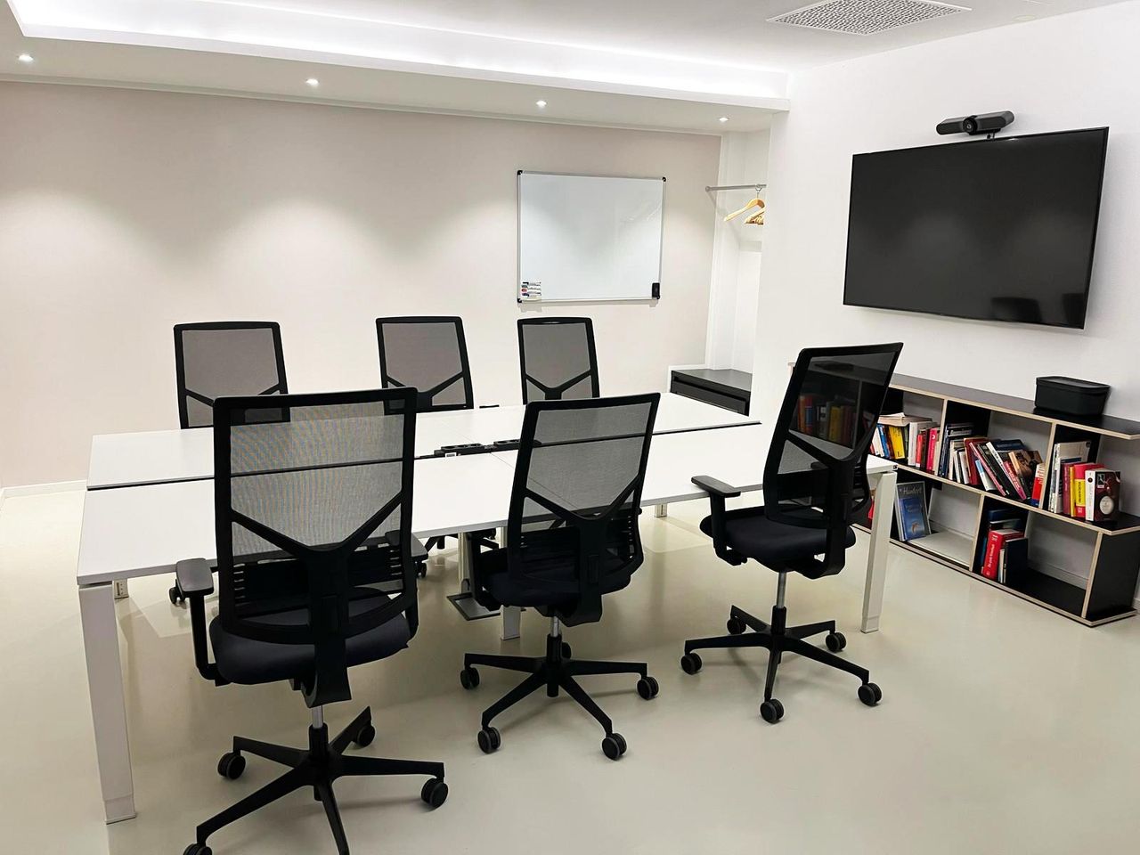 Berlin Coworking Meeting room Apollo - Space Shack image 0