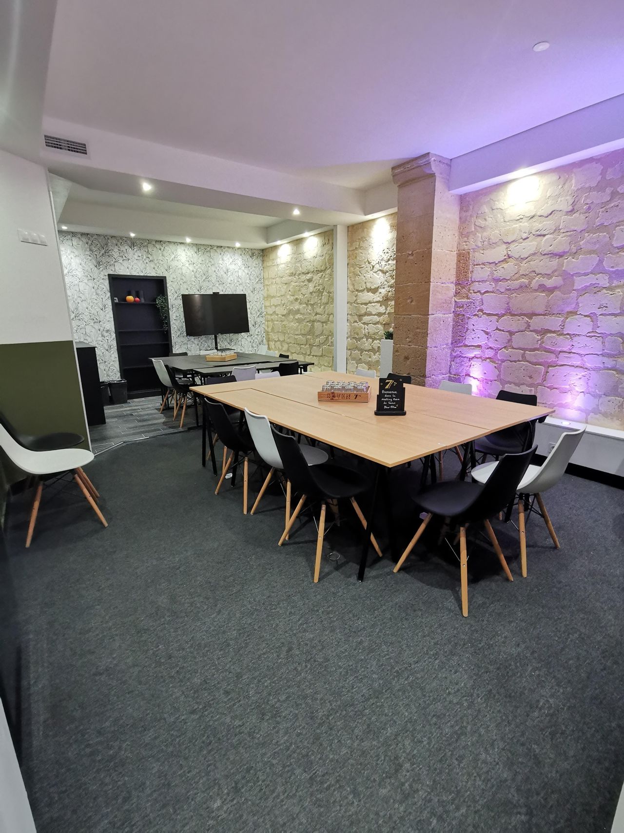 Bordeaux  Coworking space Meeting Room - 7 to 12 pers image 1