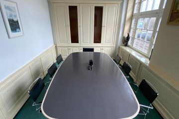 Berlin Kundengespräch Meetingräume The Boardroom image 2