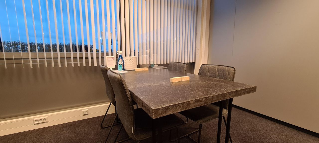 Goes Klantafspraak Vergaderruimtes en vergaderlocaties Gele spreekkamer image 3