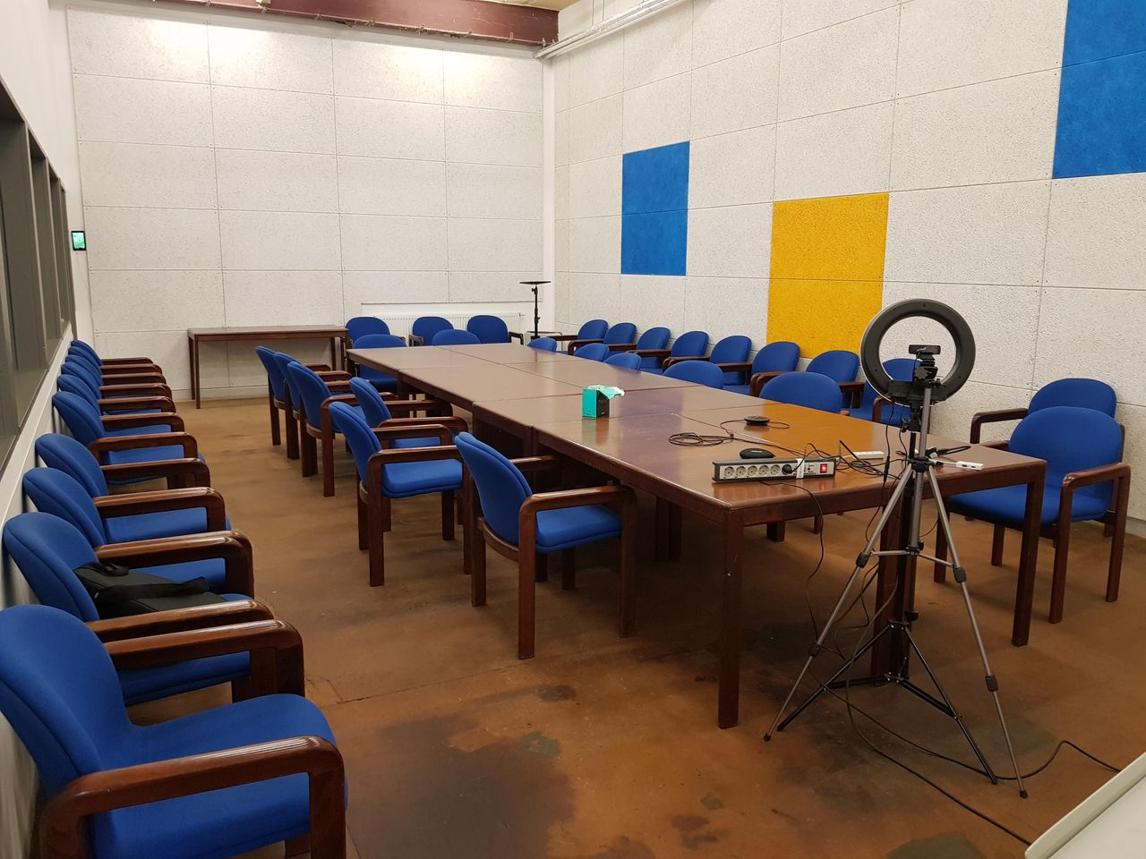 Leipzig Creative Meeting Meetingräume Spacious meeting room in inspiring atmosphere image 1