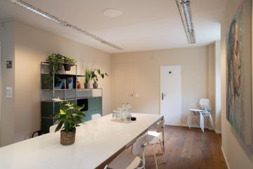 Zürich  Meetingräume VIVIDA GmbH - 40 m2 Präsentationsraum mit Küche direkt beim Opernhaus image 1