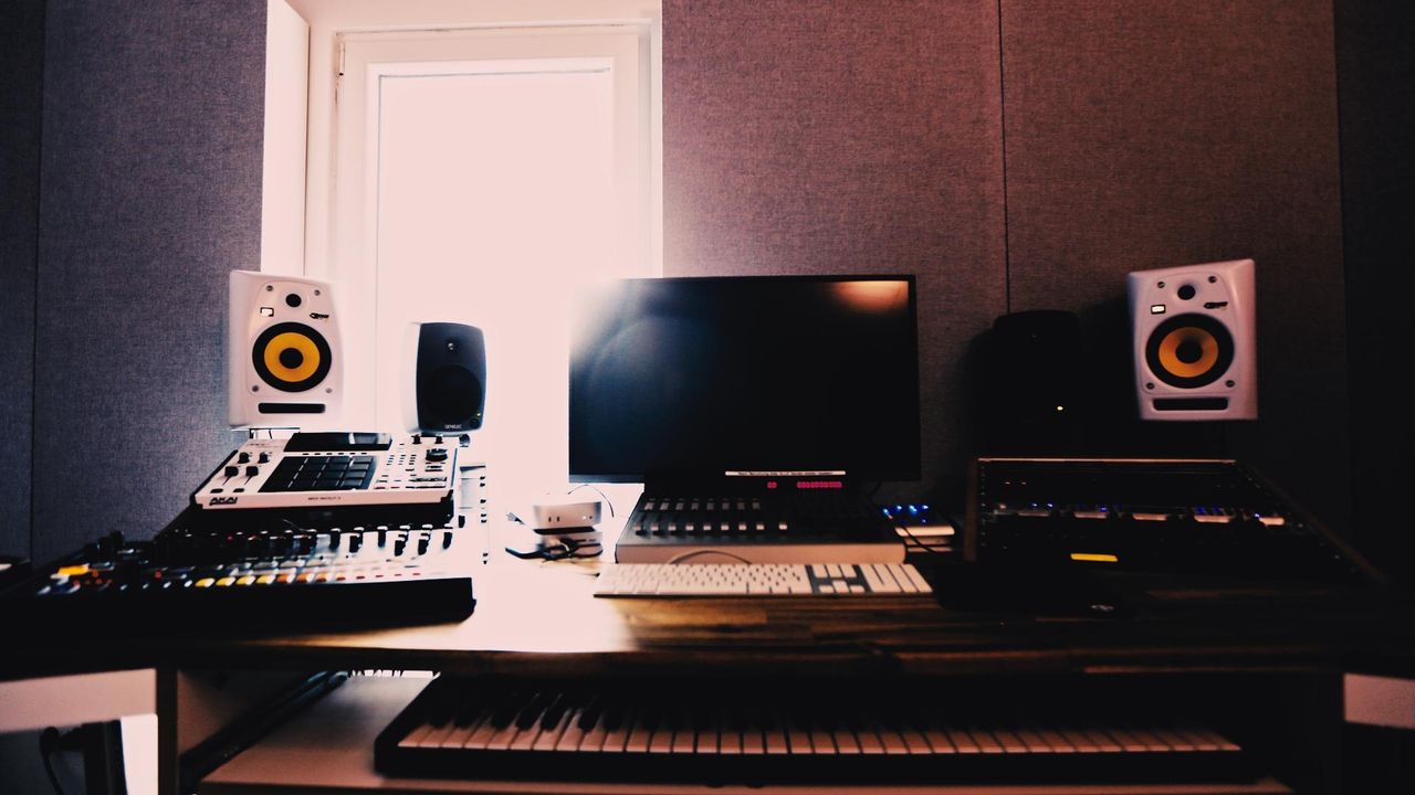Bochum  Tonstudio Regie 5 – Electronic Music Production & Creative Studio image 1