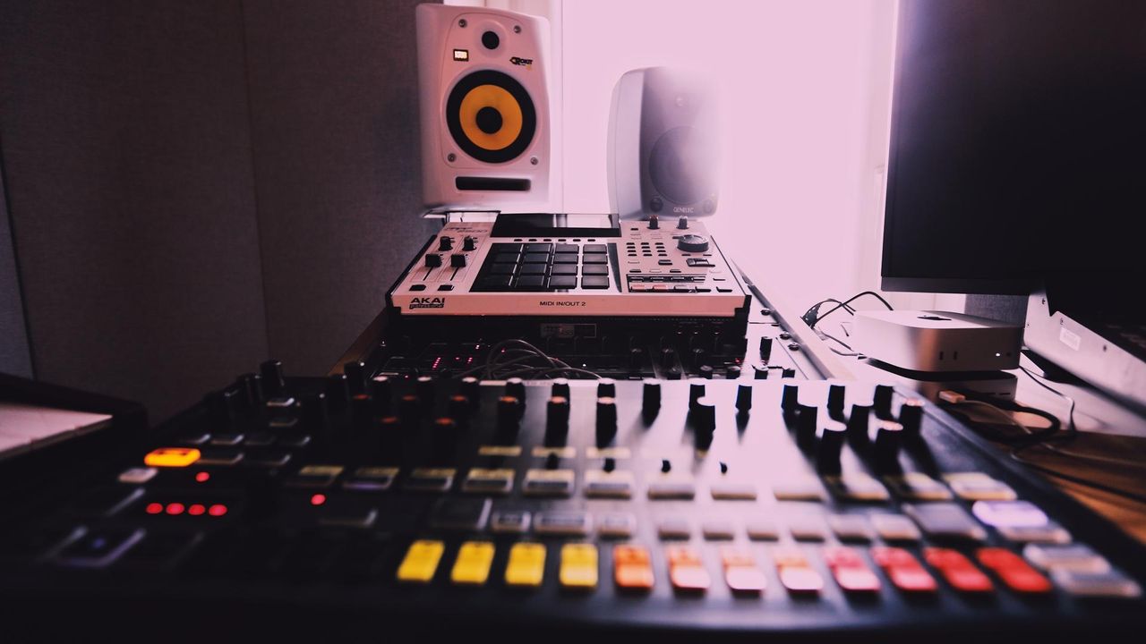 Bochum  Tonstudio Regie 5 – Electronic Music Production & Creative Studio image 3