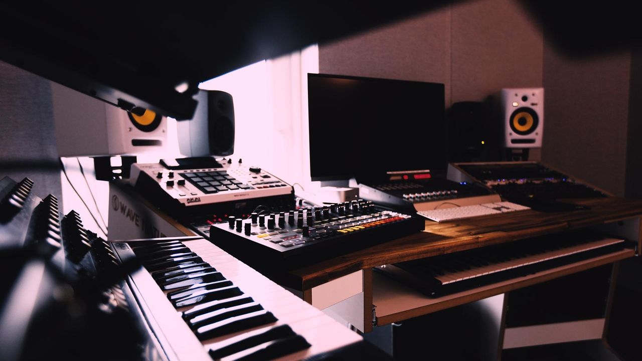 Bochum  Tonstudio Regie 5 – Electronic Music Production & Creative Studio image 4