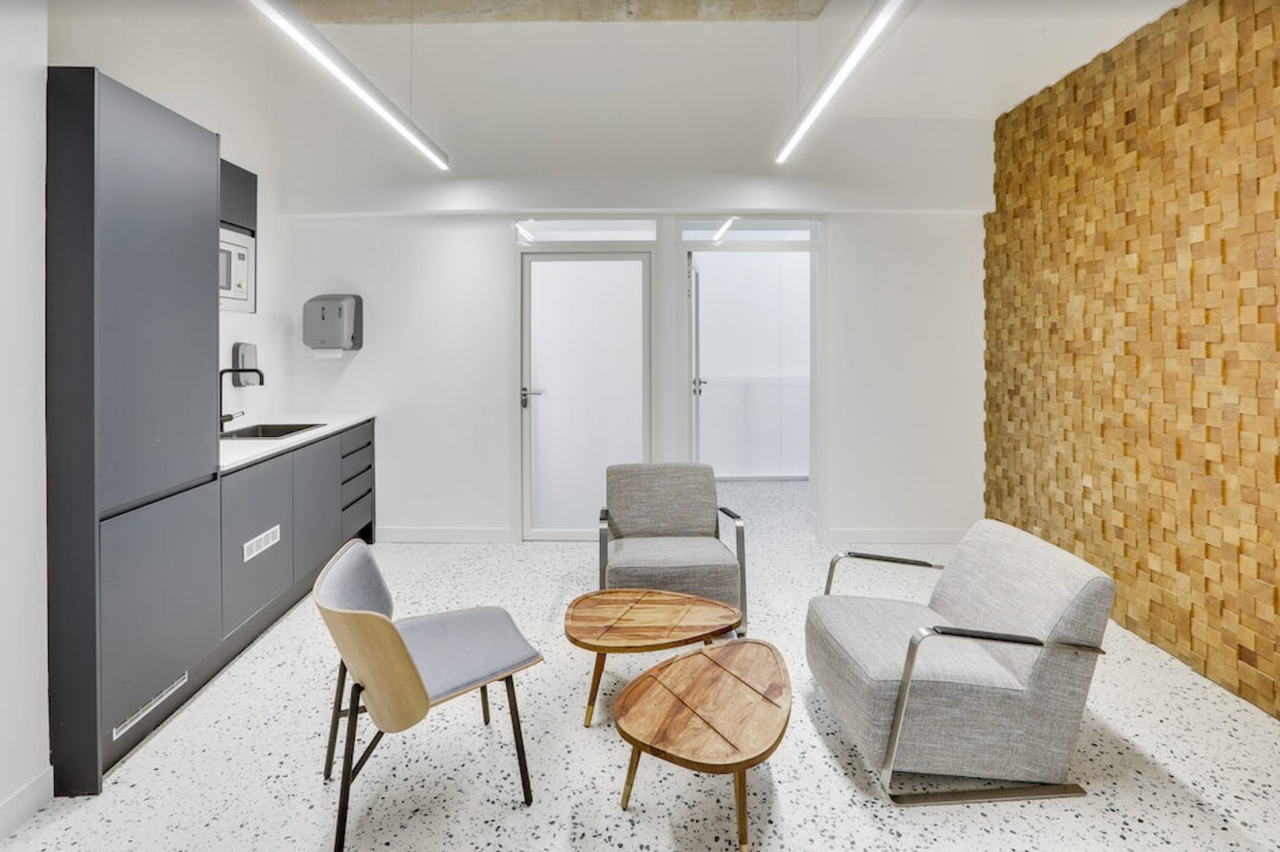 Paris  Coworking space Salle Board image 3