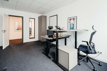 Cologne   Tagesbüro image 0