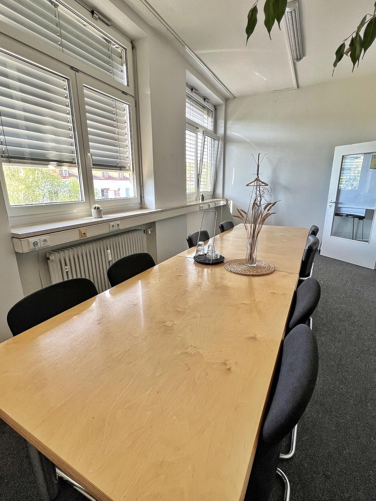 Munich  Workspace Base42 Meetingraum image 3