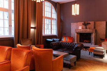 Berlin  Unusual venue Kaminbar image 4