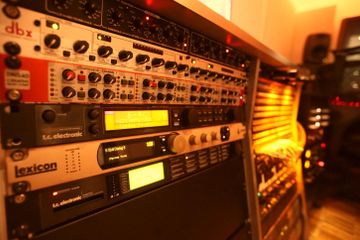 Bochum   Regie 2 – Analoger Sound, professionelles Recording & Mixing image 5