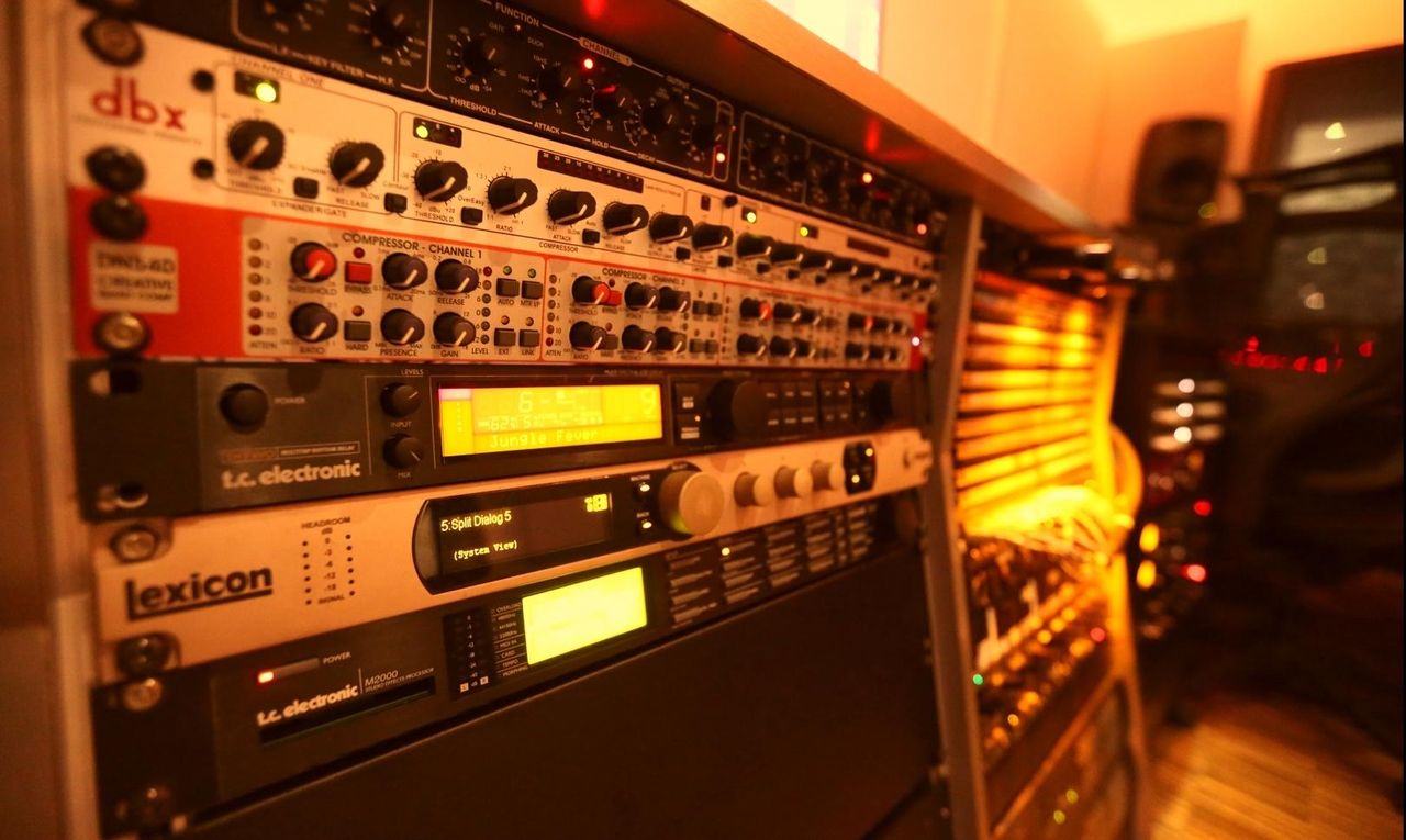 Bochum   Regie 2 – Analoger Sound, professionelles Recording & Mixing image 5