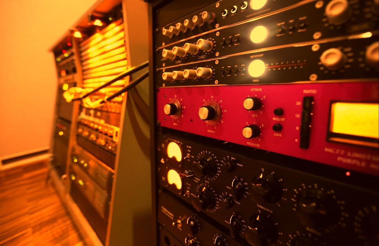 Bochum   Regie 2 – Analoger Sound, professionelles Recording & Mixing image 6