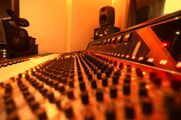 Bochum   Regie 2 – Analoger Sound, professionelles Recording & Mixing image 2