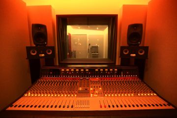 Bochum   Regie 2 – Analoger Sound, professionelles Recording & Mixing image 3
