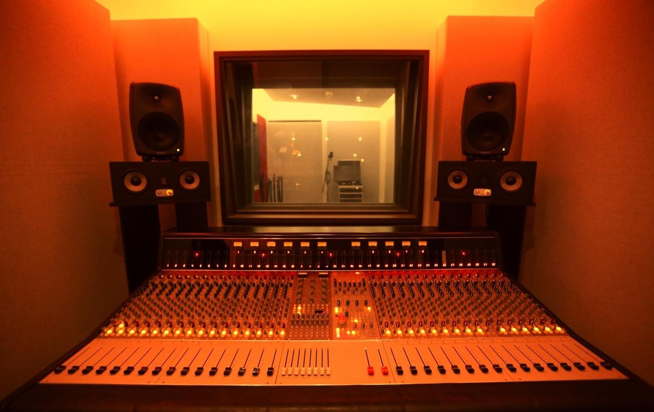 Bochum   Regie 2 – Analoger Sound, professionelles Recording & Mixing image 3
