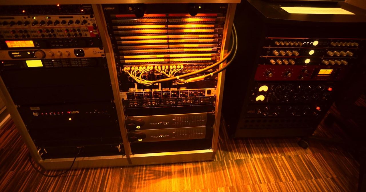 Bochum   Regie 2 – Analoger Sound, professionelles Recording & Mixing image 4