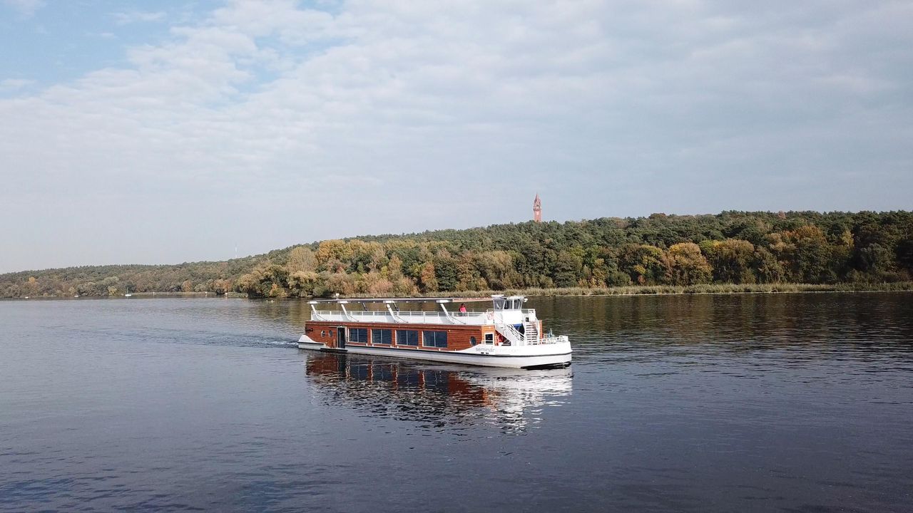 Berlin Mobiles Arbeiten Boot CO2 neutrales Seminarschiff image 11