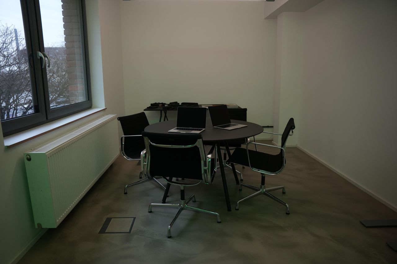 Düsseldorf  Meeting room Moderner Besprechungsraum für 4 Personen - Düsseldorf Altstadt image 0