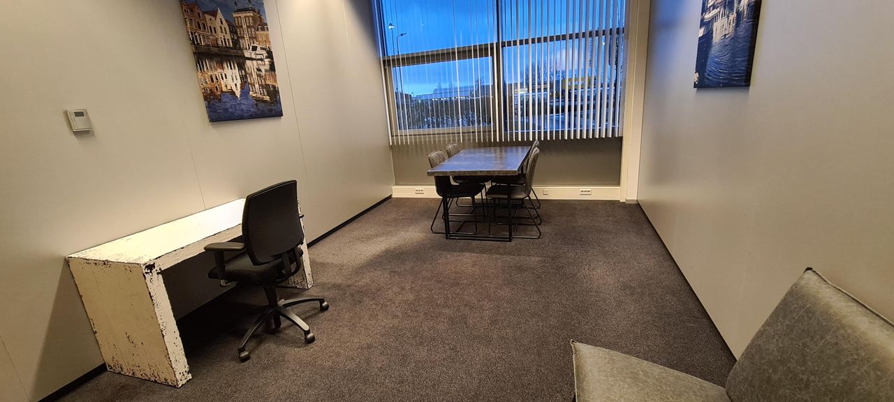 Goes Klantafspraak Vergaderruimtes en vergaderlocaties Gele behandelkamer image 0