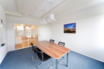 Rest of the World Kundengespräch Sitzungszimmer klein image 3