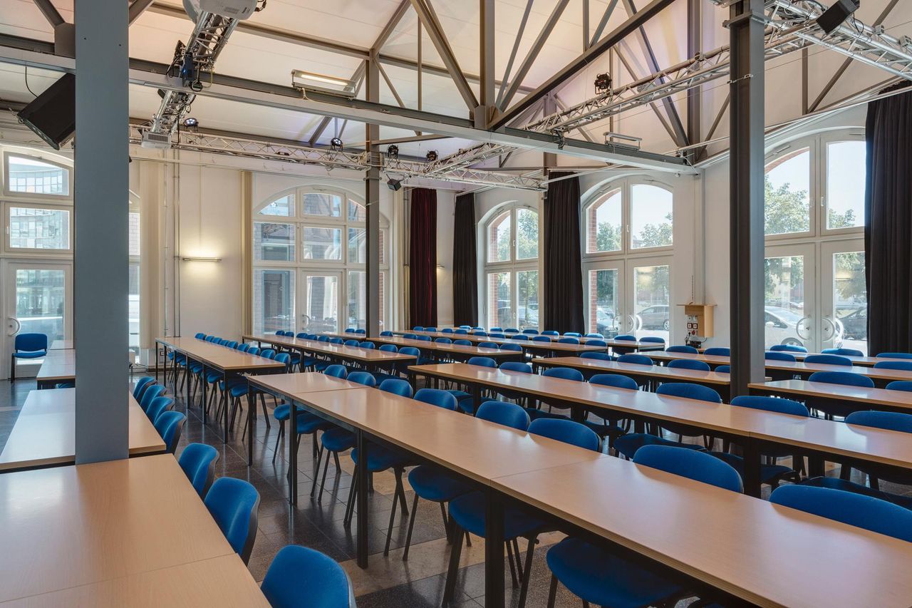 Berlin corporate event spaces Meetingraum Moderner Hörsaal im Borsigturm image 5