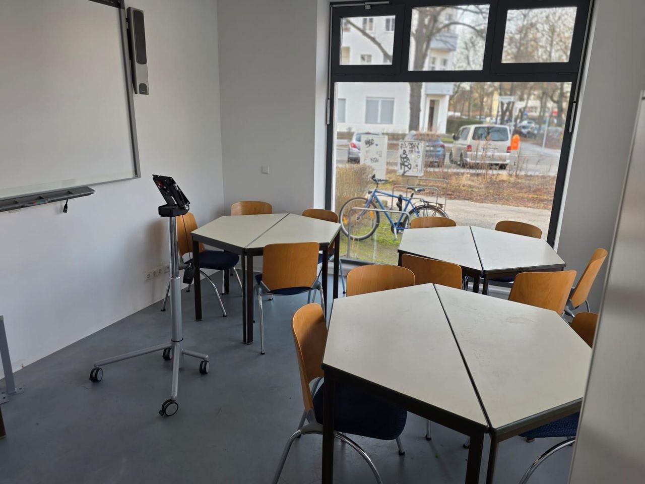 Berlin   Modularer Glasraum mit 6 m Deckenhöhe – ideal für Workshops & kreative P image 0