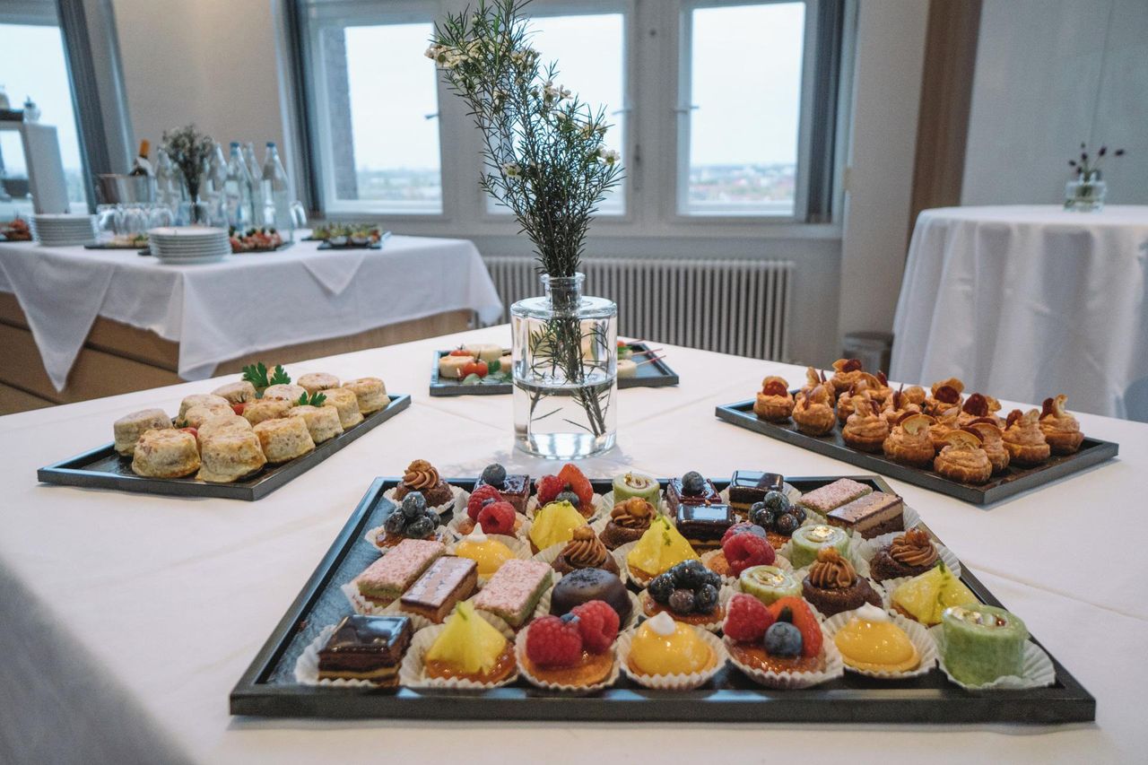 Berlin corporate event spaces Meetingraum Lounge in 60 m Höhe image 4