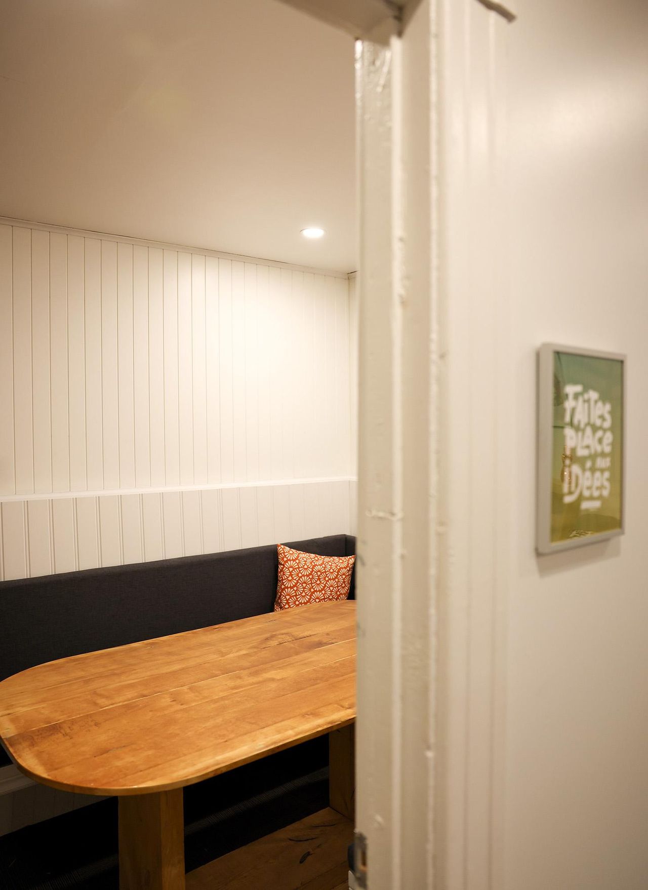 Rest of the World  Coworking spaces Meeting room image 1