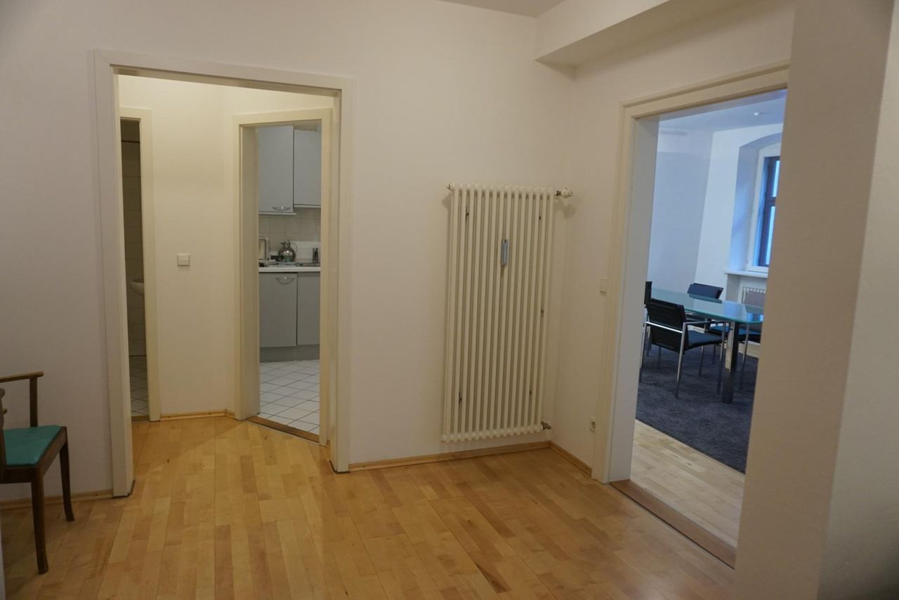 Munich  Meeting room Besprechungszimmer im Herzen von München image 3