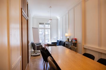 Bern Mobile Working Meeting rooms Living Room image 7