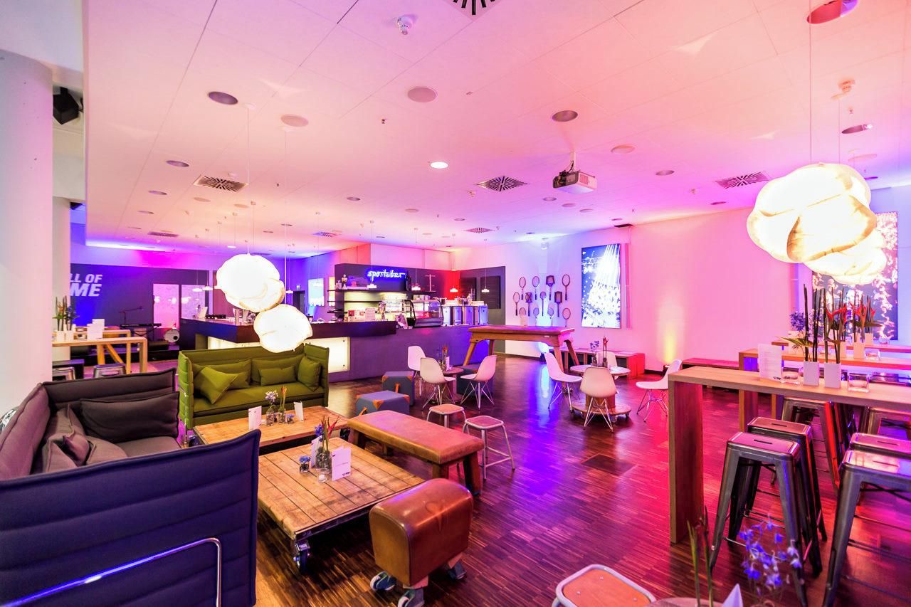 Rent redblue, INTERSPORT Deutschland eG sportsbar Heilbronn Spacebase